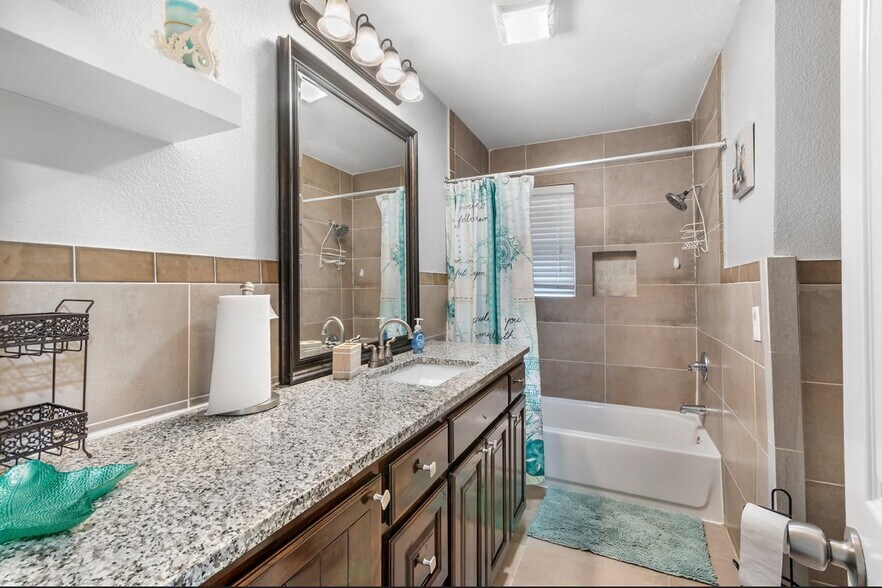 Building Photo - 1703 Monaco Dr