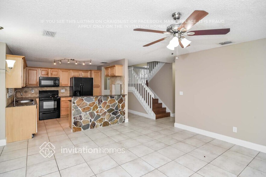 Building Photo - 450 SW 182nd Way