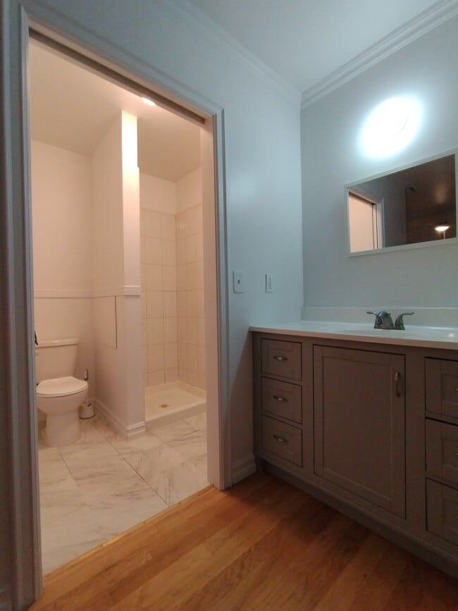 Building Photo - 6943 Balcom Ave