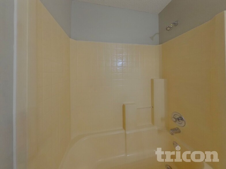 Building Photo - 3 Glen Knoll Ct