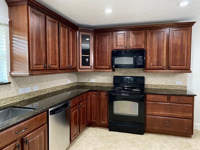 Building Photo - 1121 E San Augustine St