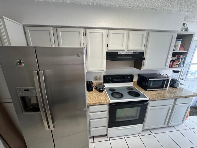 Building Photo - 3432 Hillmont Cir