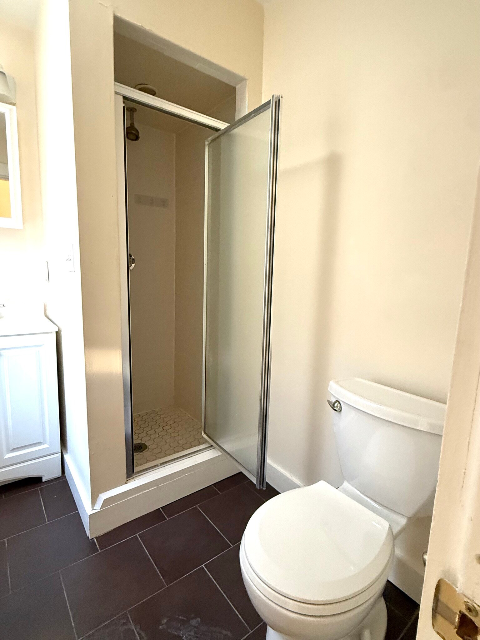 Building Photo - 19 Roberts St