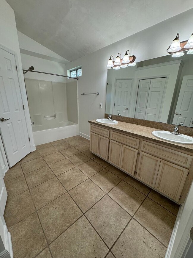 Building Photo - Home For Rent In The Groves Of Summerbrooke