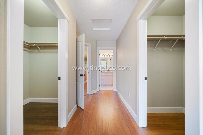 Building Photo - Amazing Eastmoreland Home Near Sellwood wi...
