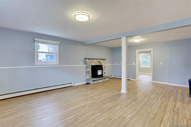 Building Photo - 6 Hemlock Ln