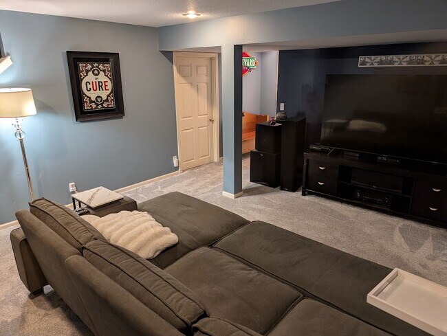 Building Photo - 206 W 78th St