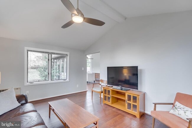 Building Photo - 3315 Pendleton Dr