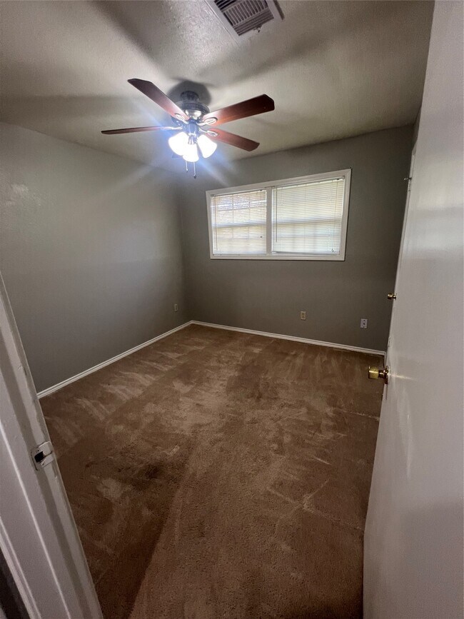Building Photo - 1325 Northbrook Dr