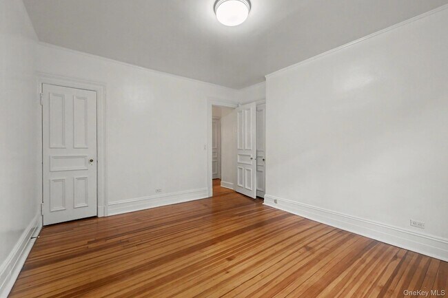 Building Photo - 242 Mayflower Ave