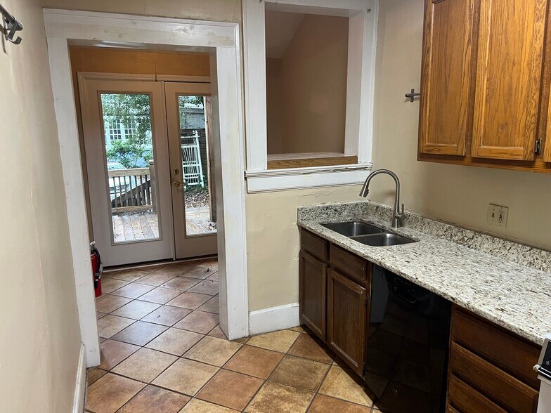 Building Photo - 123 S Pickens St