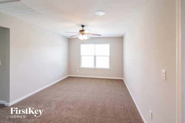 Building Photo - 302 Oglethorpe Cir