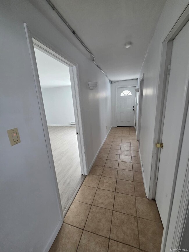 Building Photo - 135 Shawanga Lodge Rd