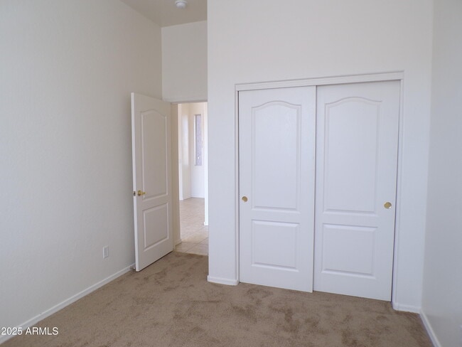 Building Photo - 4995 E Somerset Dr