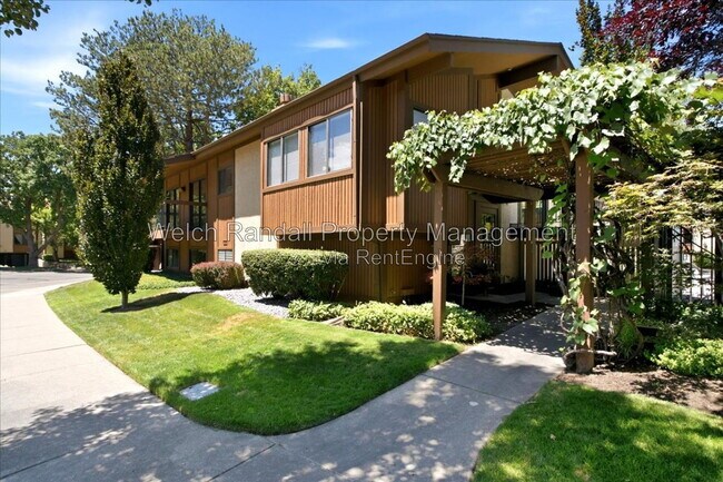 Building Photo - 6871 Countrywoods Cir