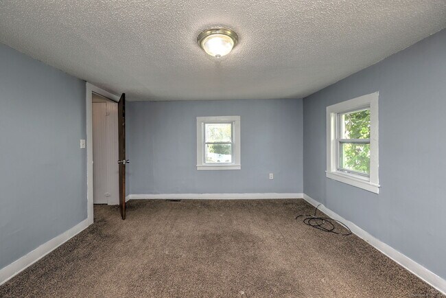 Building Photo - 22 Holmes Ave