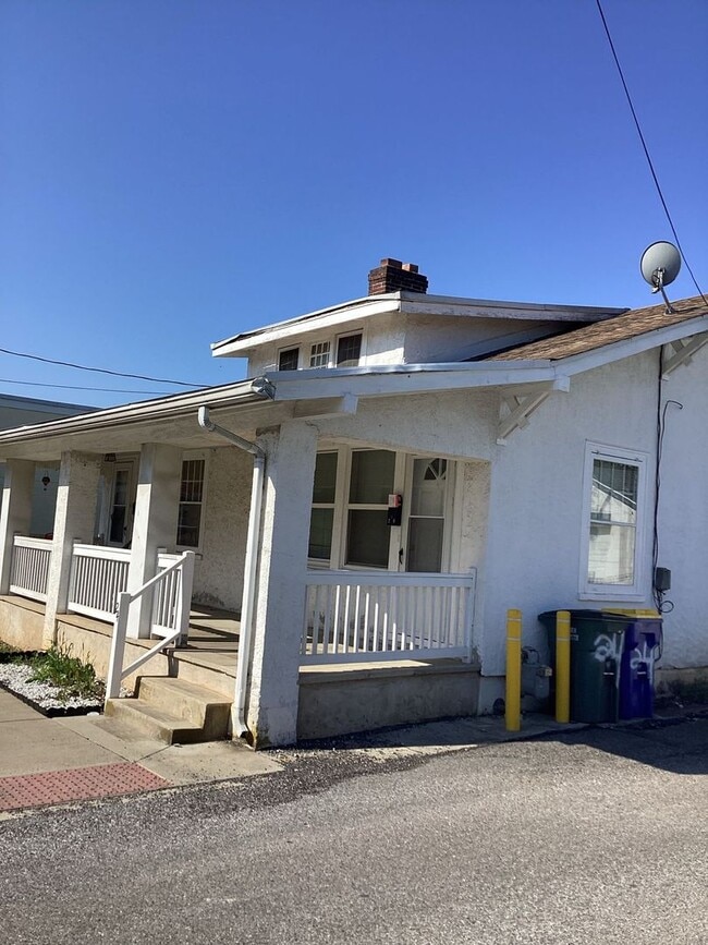 Building Photo - 24 N Diamond St