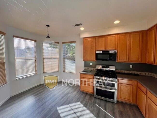 Building Photo - 2396 Hanson Dr