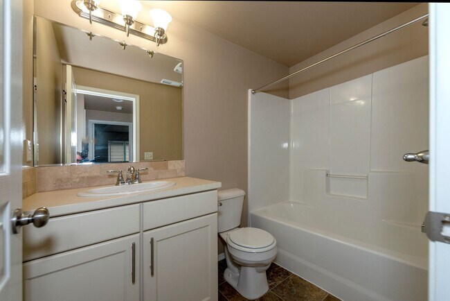 Building Photo - CHECK OUT THIS SPACIOUS CRAFTSMAN STYLE HOME IN ASPEN RIM!!