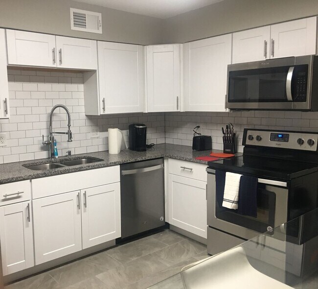 Building Photo - DSP-600 N East Duplex