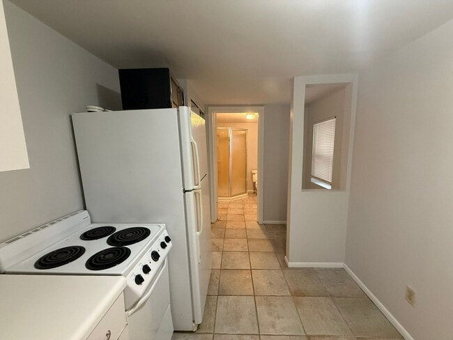 Building Photo - 1233 Virginia Dr