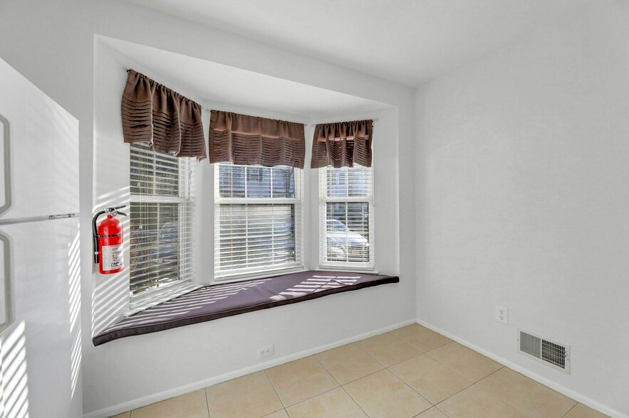 Building Photo - 2198 Kent Ct