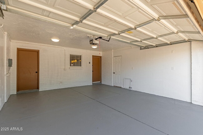 Building Photo - 1002 W Villa Rita Dr