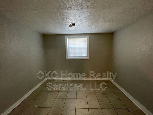 Building Photo - 1304 NW 99th St