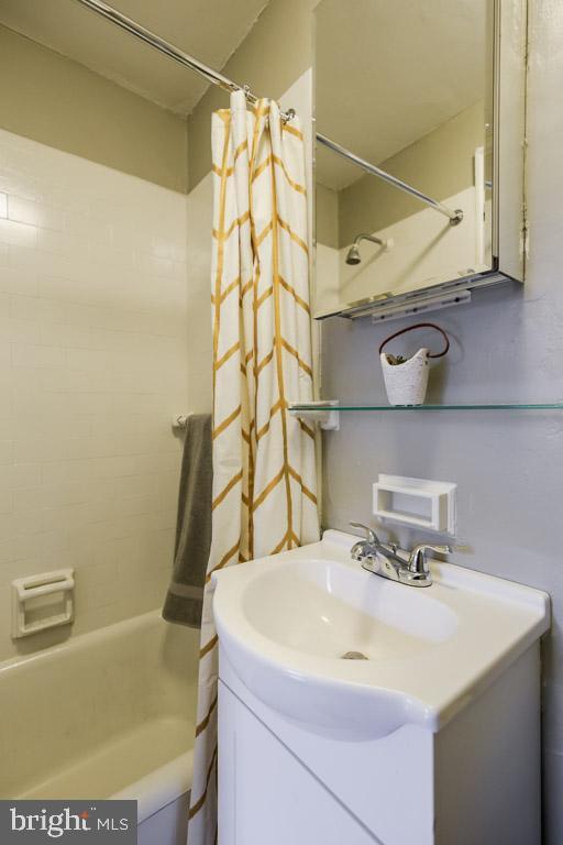 Building Photo - 2031 Locust St