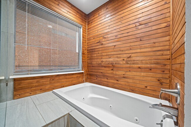 Building Photo - 16118 Market Garden Ln