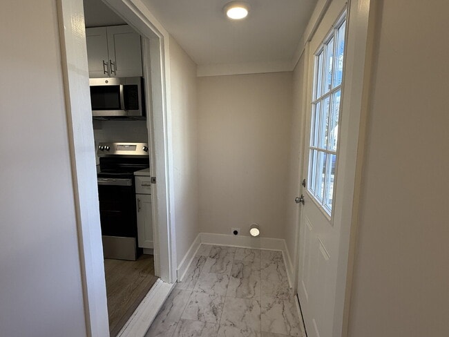 Building Photo - 520 Delaware Ave