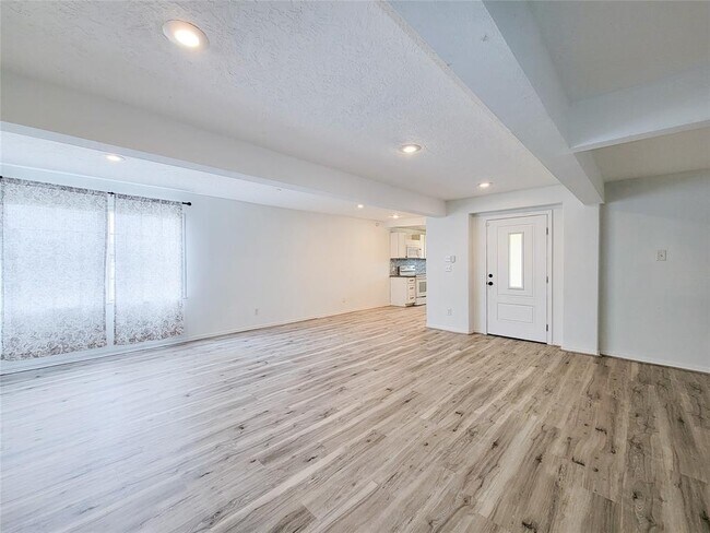 Building Photo - 5703 Fraser Ave