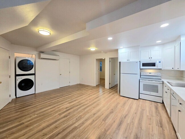 Building Photo - 300 S Franklin Ave