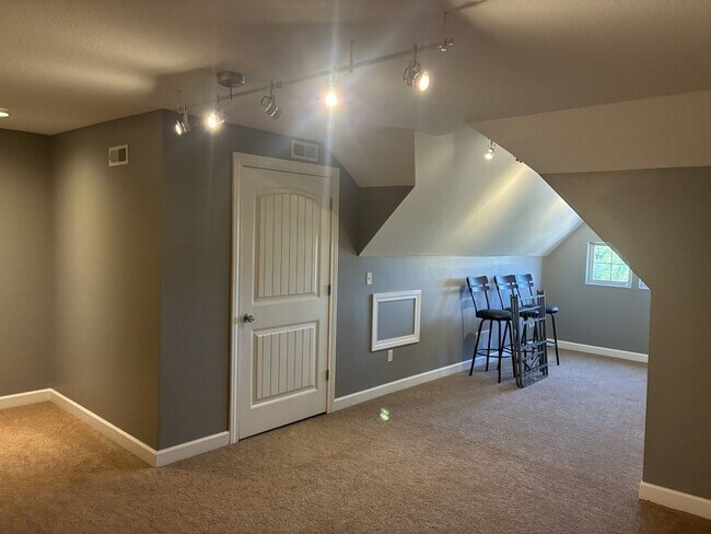 Building Photo - 4207 Gladden Ln
