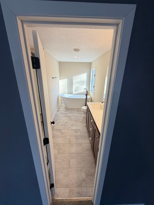 Building Photo - 7431 Lake Dr