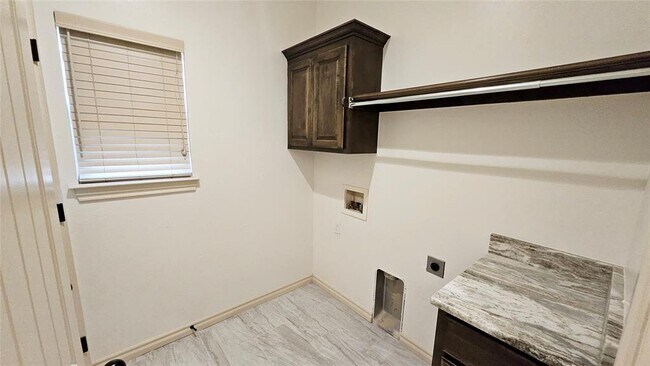 Building Photo - 1801 Savannah Ln