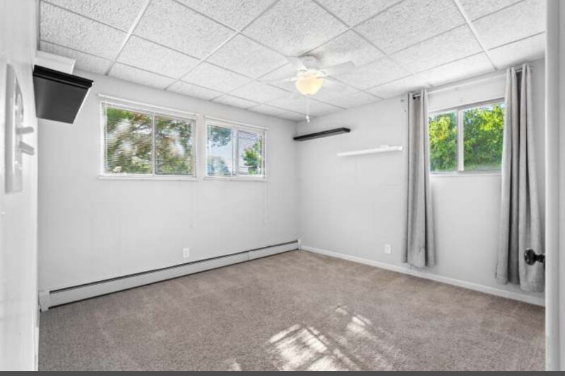 Building Photo - 305 Zuni Dr