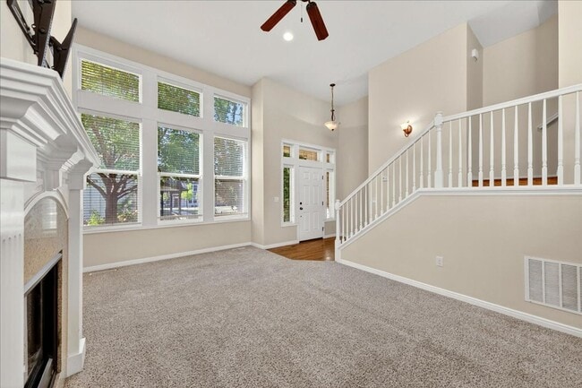 Building Photo - Stylish Multi-Level Condo in West Boise