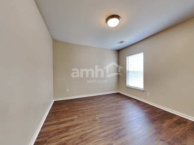 Building Photo - 405 Crystal Oaks Ln