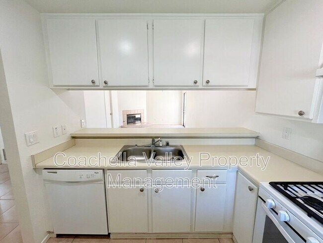 Building Photo - 74475 Driftwood Dr