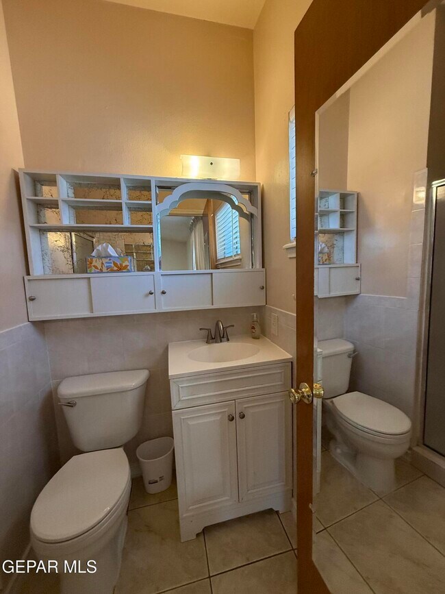 Building Photo - 10449 Chinaberry Dr