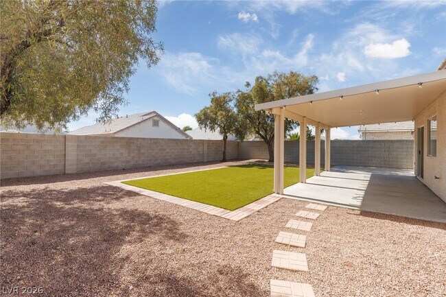 Building Photo - 5432 N Roaring Surf Dr