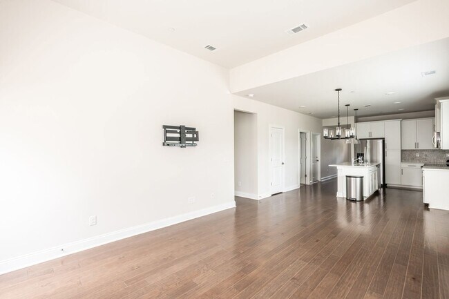 Building Photo - 204 Douglas Bend Rd