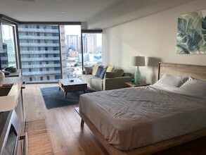 Building Photo - 1001 Queen St