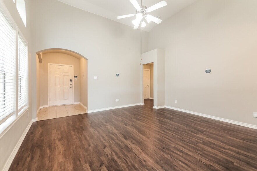 Building Photo - 8912 Wild Rose Ln