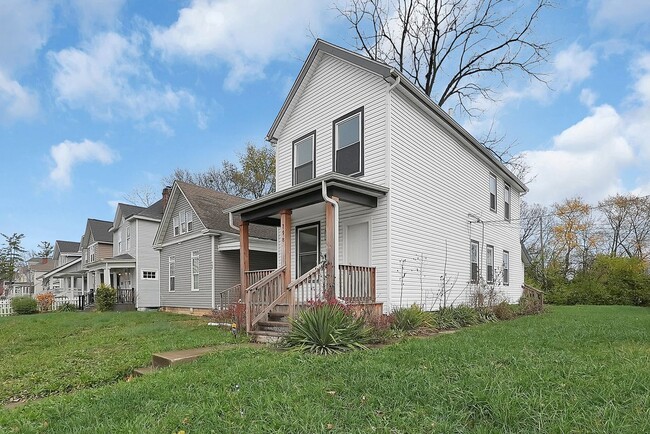 Building Photo - Renovated 3-Bedroom 2-Bathroom House