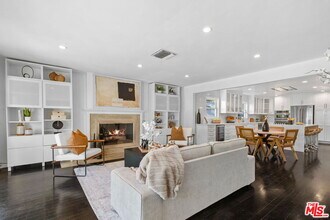 Building Photo - 4460 Stansbury Ave