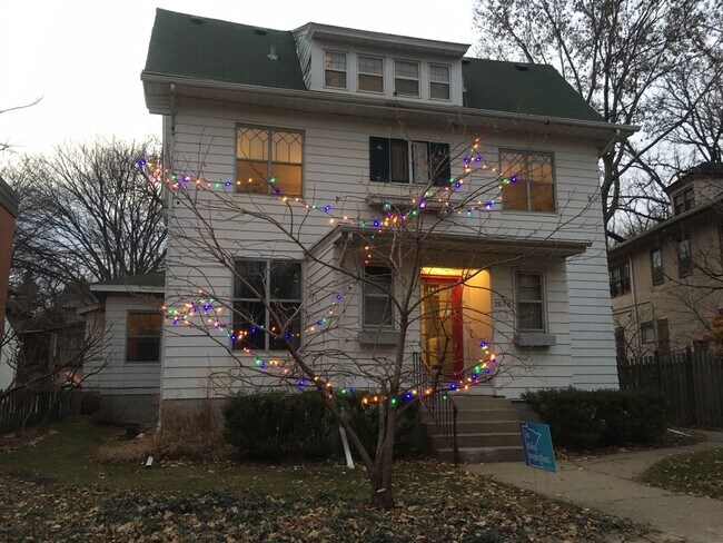 Building Photo - 2828 Humboldt Ave S