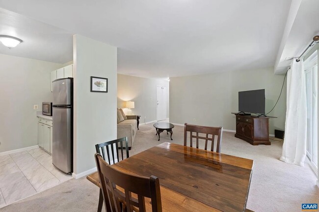 Building Photo - 545 Burgoyne Rd