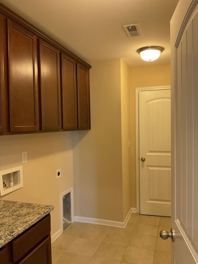 Building Photo - Immaculate 3-Bedroom Home with Loft, Two-C...